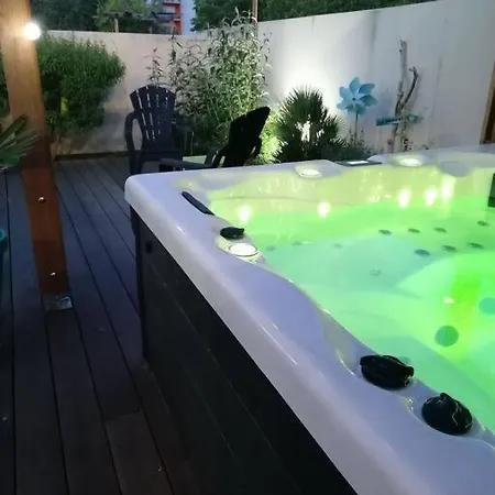 Jolie Maison De 4 Chambres Avec Jacuzzi *