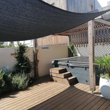 Jolie Maison De 4 Chambres Avec Jacuzzi Σπίτι διακοπών *
